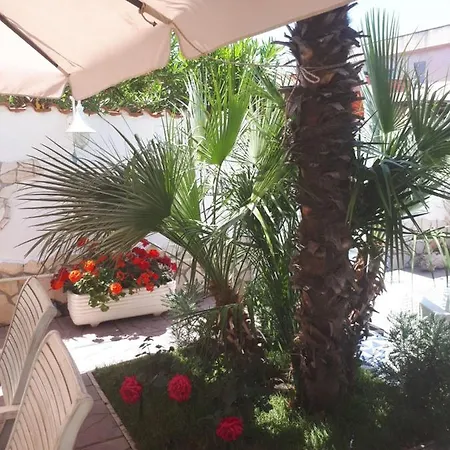 Domus Claudio Garden *