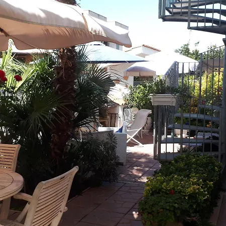 Domus Claudio Garden * Fiumicino